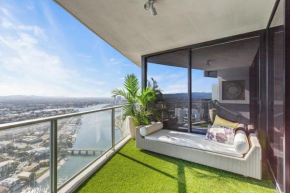 Circle on Cavill 38th floor Spa and Views Galore!